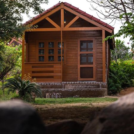 Leo Wooden Resorts Hampi Exteriör bild