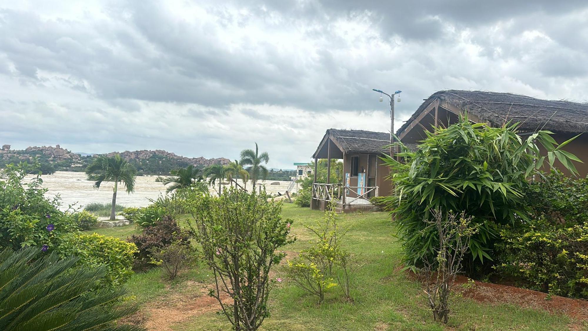 Leo Wooden Resorts Hampi Rum bild